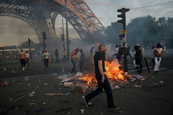 Беспорядки у фан-зоны в Париже перед финалом чемпионата Европы по футболу