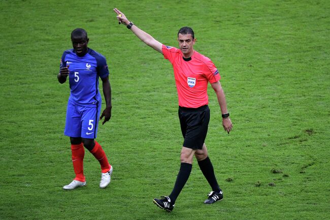 Н'Голо Канте (слева)