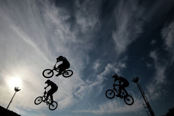 Спортсмены на чемпионате России по велоспорту BMX в Москве