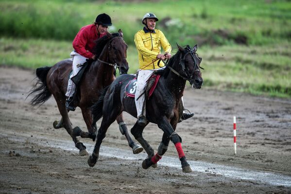 Участники конно-спортивных соревнований Большой Сибирский круг в Омске