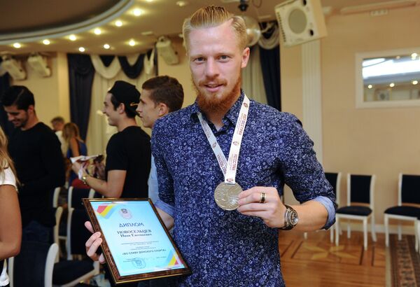 Защитник Ростова Иван Новосельцев с серебряной медалью чемпионата России