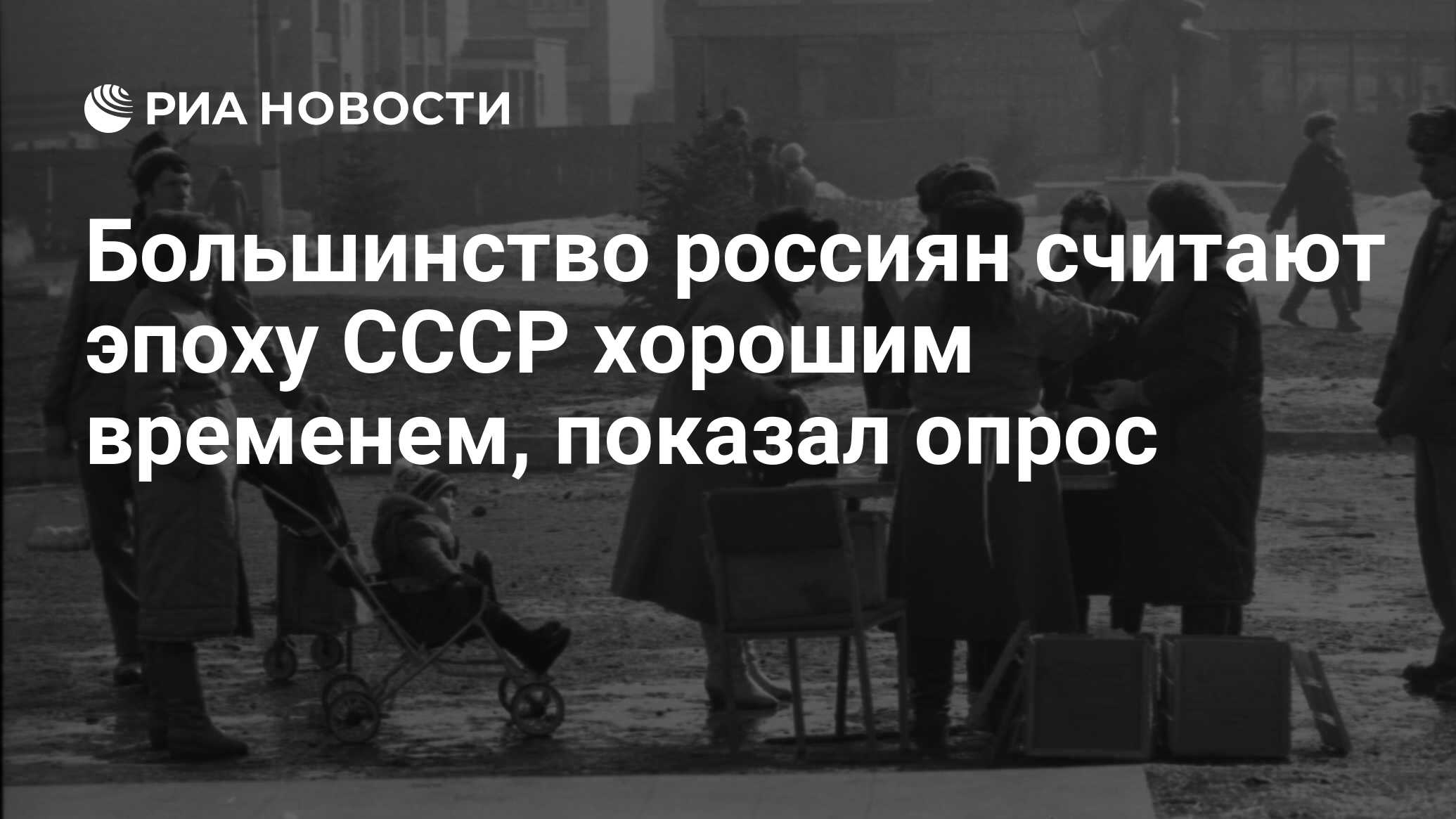 Общественные фонды ссср. Отнимает велосипед у немки. Советский солдат на велосипеде. Русский солдат отбирает велосипед. Солдат отнимает велосипед у немки.