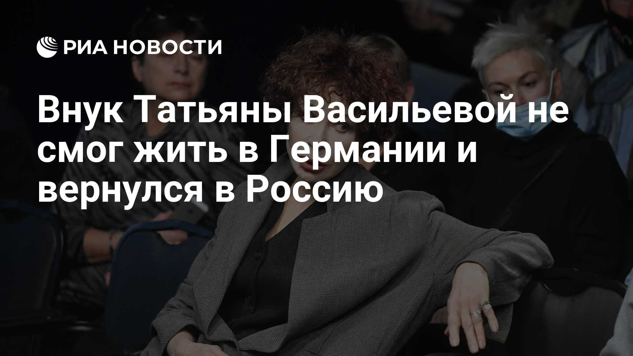 Павел не спеша направился к двери но вспомнив что то вернулся к столу запятые