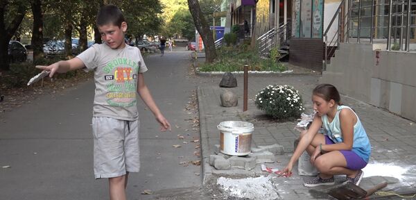 «Xbox потерпит, лучше для своей улицы сделаю добро»: мальчик потратил сбережения на ремонт дороги