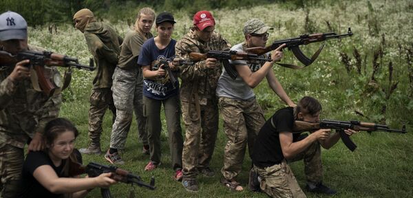 «Цельтесь в московских оккупантов»: чему учат детей в лагере под Тернополем